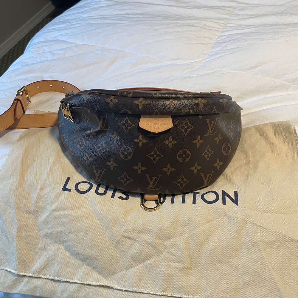 LV bumbag